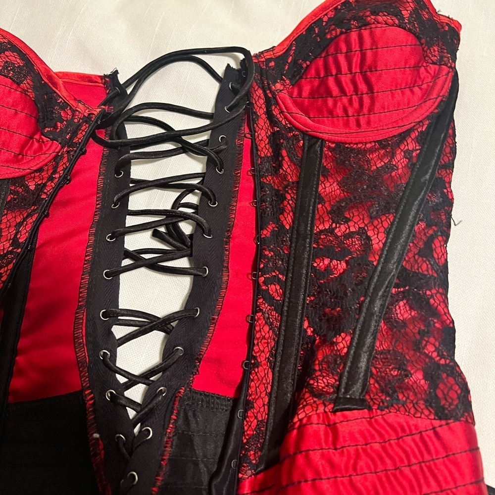 Beautiful Red Corset top - Picture 3 of 5